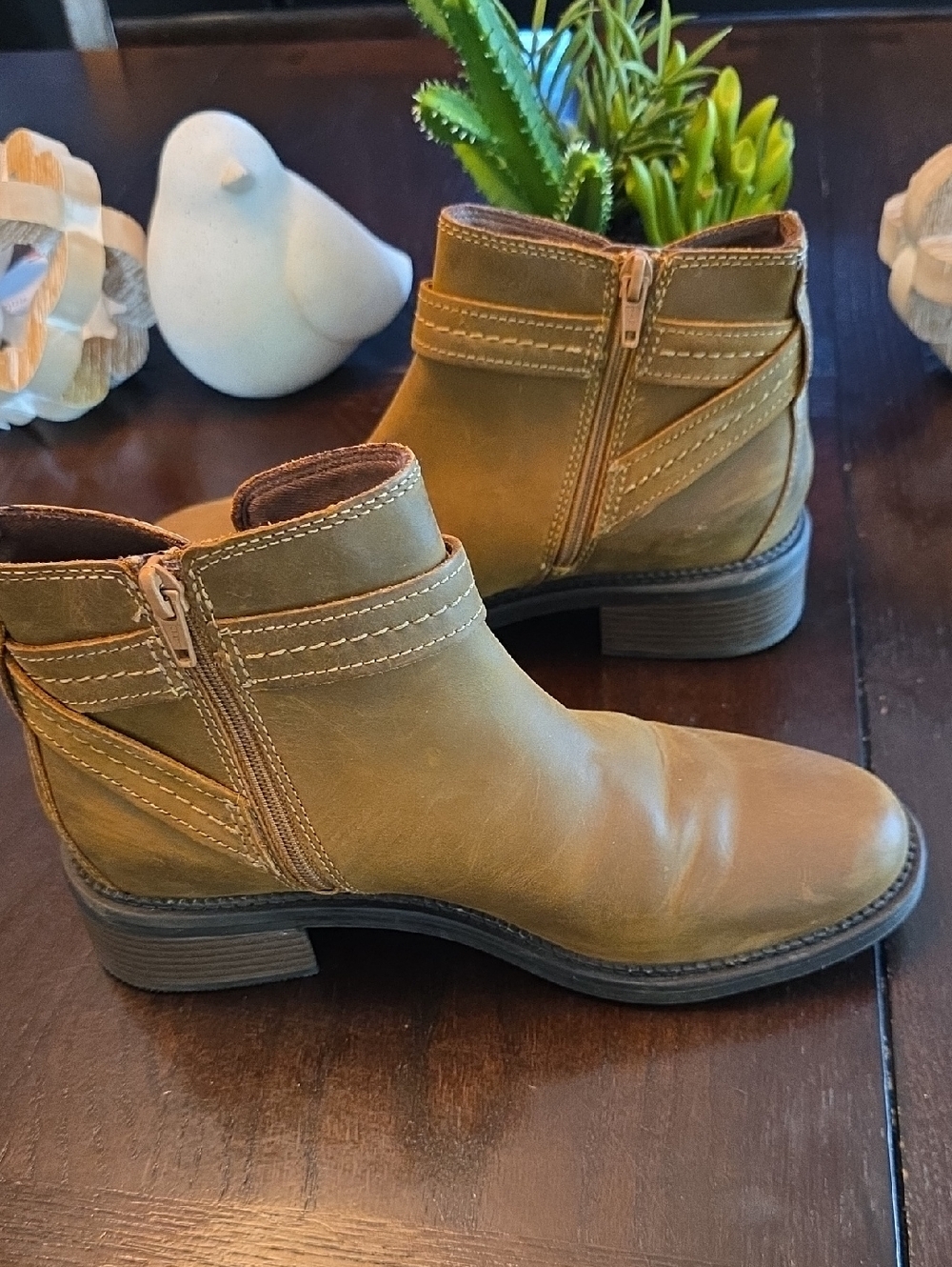 EUC Clarks Collection 8 Medium Brown Women's Maye Strap Bootie - Picture 7 of 10